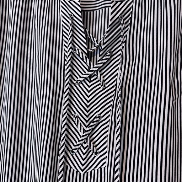 Chico’s Women’s Striped Lace Up Roll Tab Sleeve Asymmetrical Hem Tunic Size L/2 - Picture 4 of 10